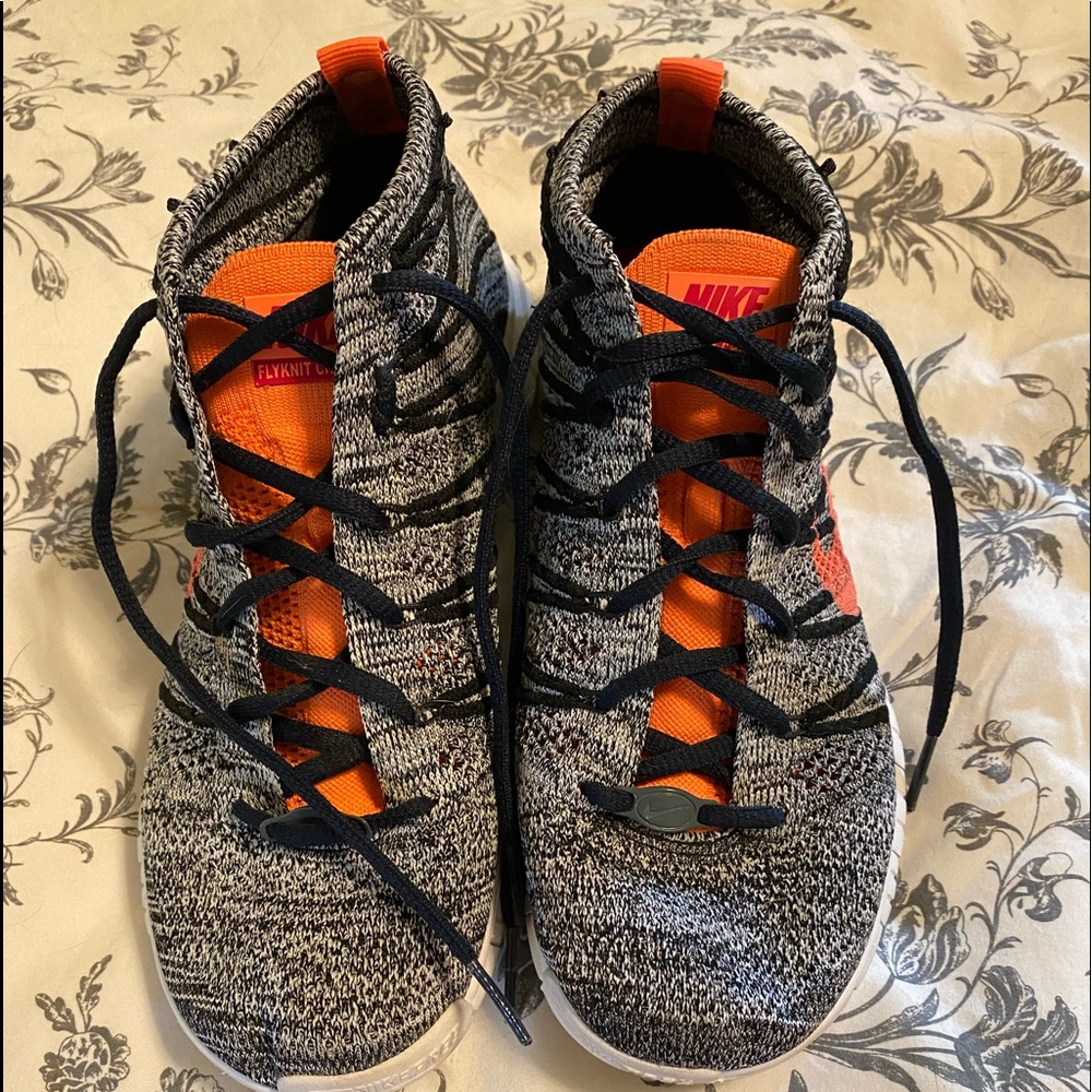NIKE Flyknit Chukka -size 7.5
